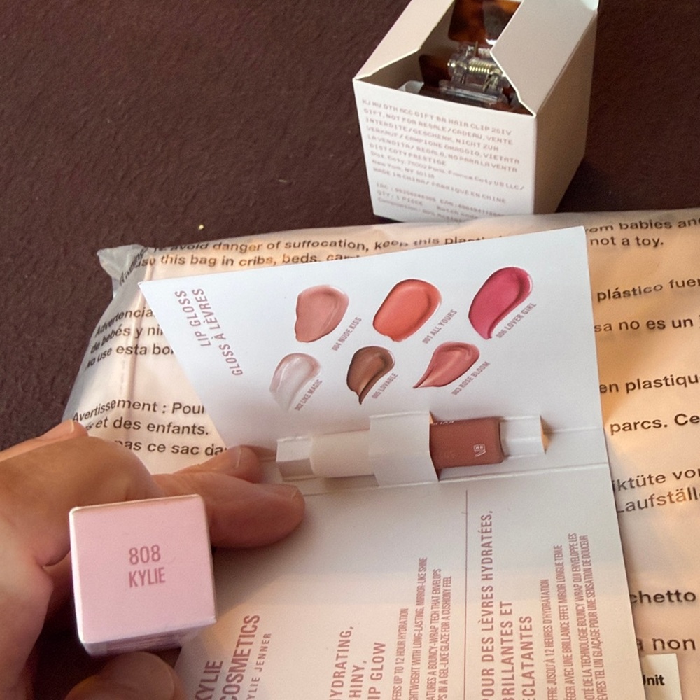 #Kylie Cosmetics - Picture 6 of 6